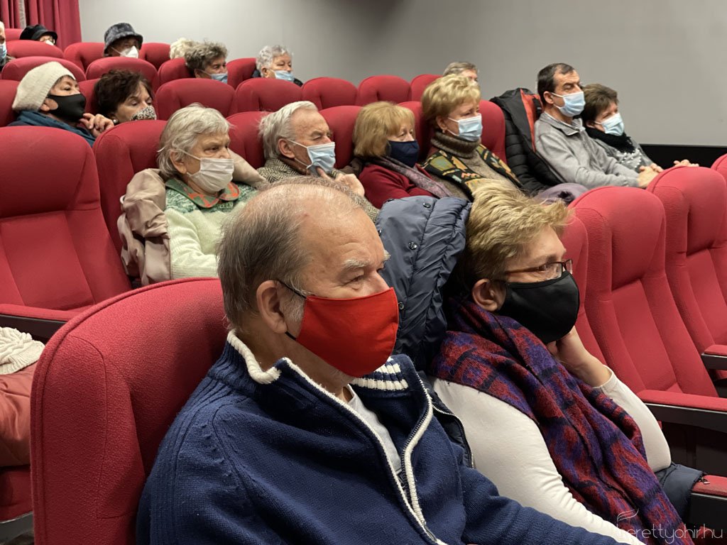 Fellobbant a szeretet lángja 09